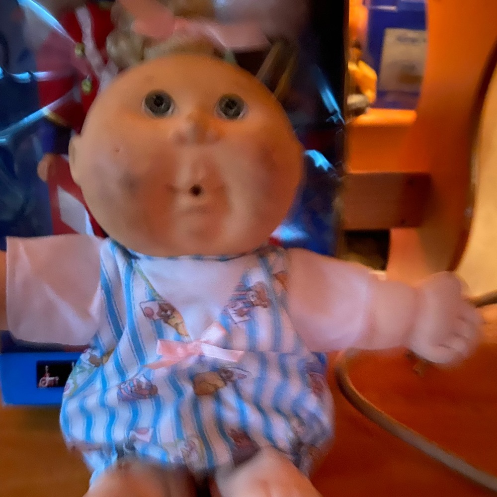 Vintage 1992 Cabbage Patch Doll used but can be clean up in good condition